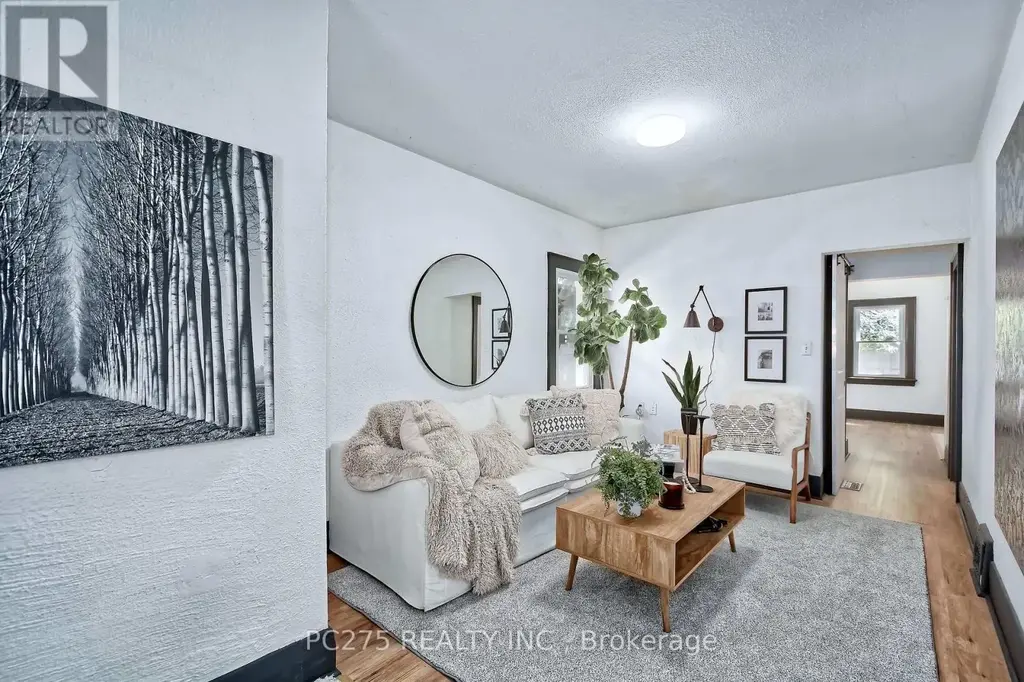 16 Barrington Avenue, London North (North N)