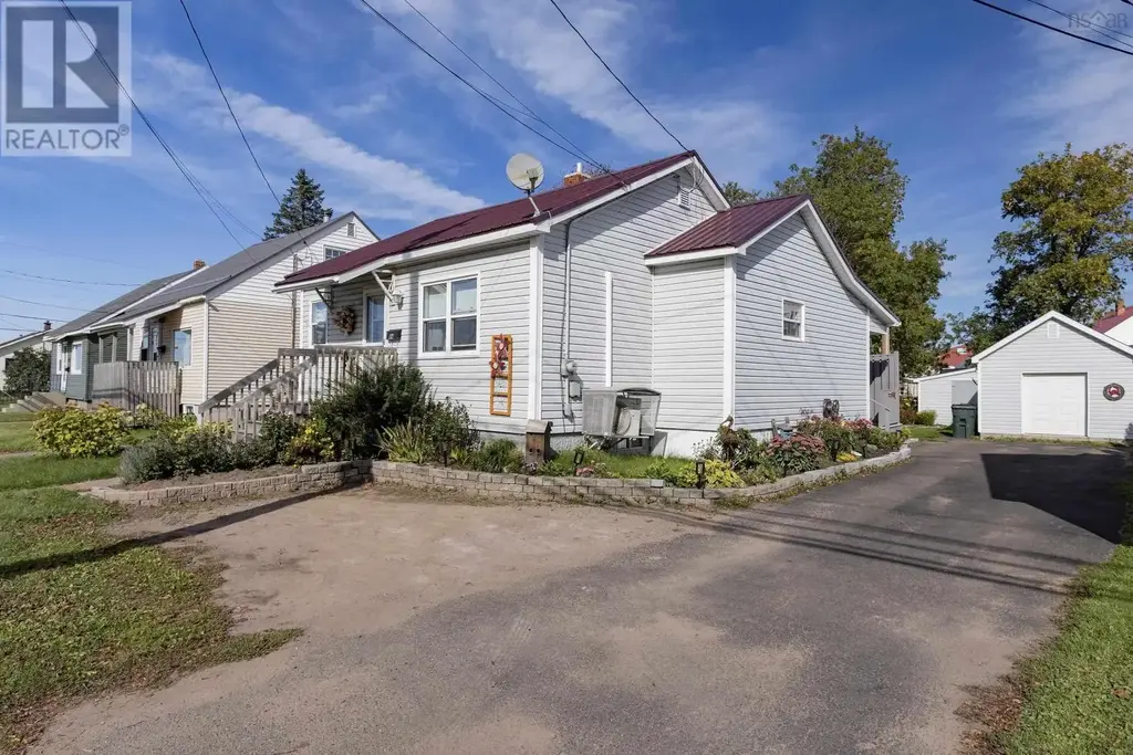 84 South Albion Street, Amherst