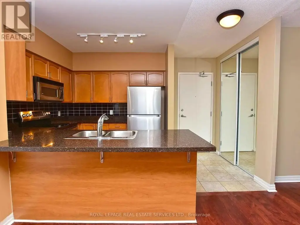 305 - 38 Fontenay Court, Toronto (Edenbridge-Humber Valley)