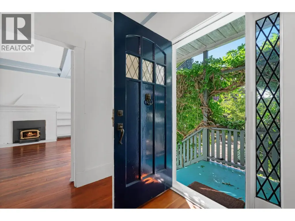 1376 11th Street, West Vancouver