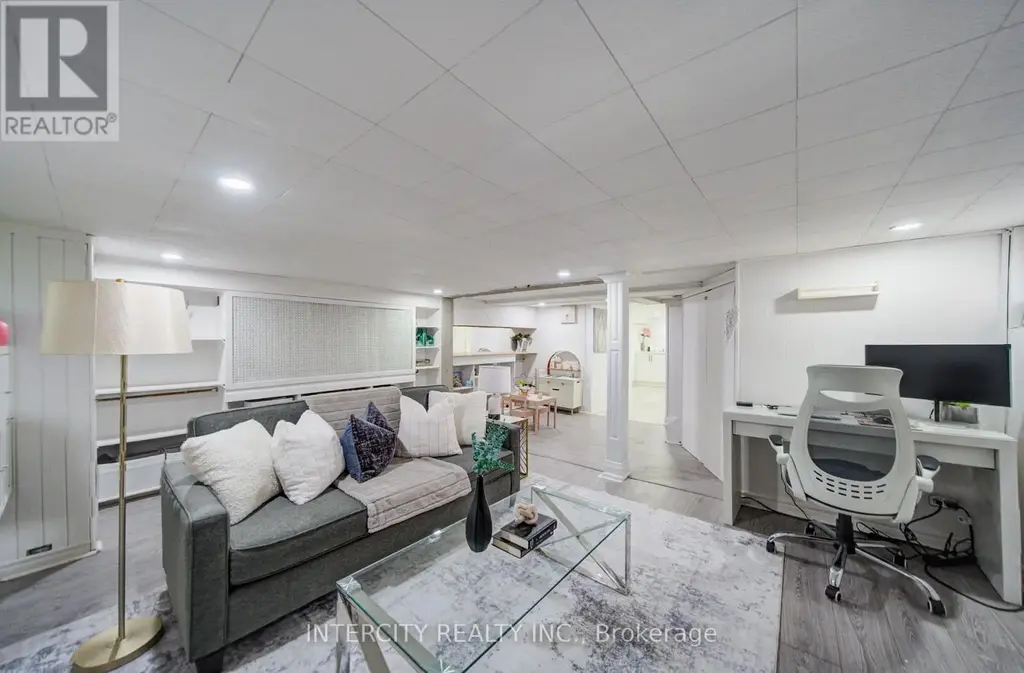 256 Blantyre Avenue, Toronto (Birchcliffe-Cliffside)