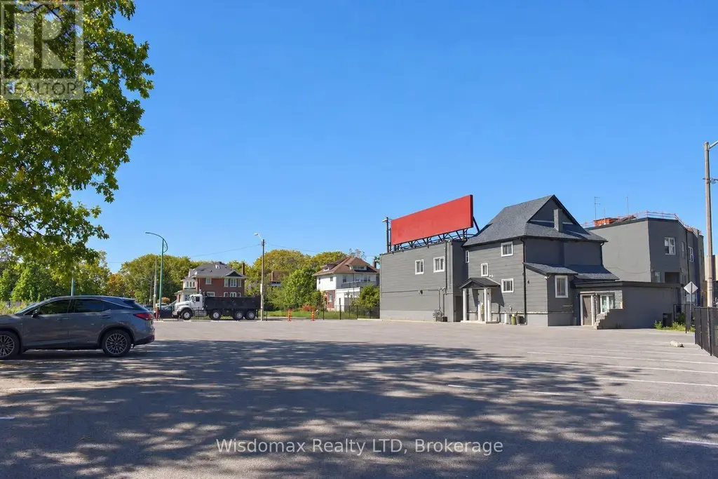 5306 Victoria Avenue, Niagara Falls (Cherrywood)