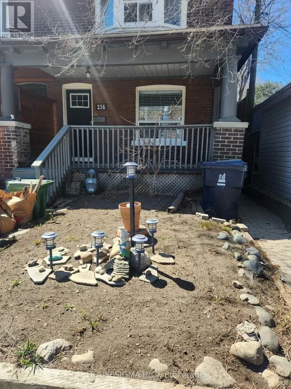 256 Woodbine Avenue, Toronto (The Beaches)