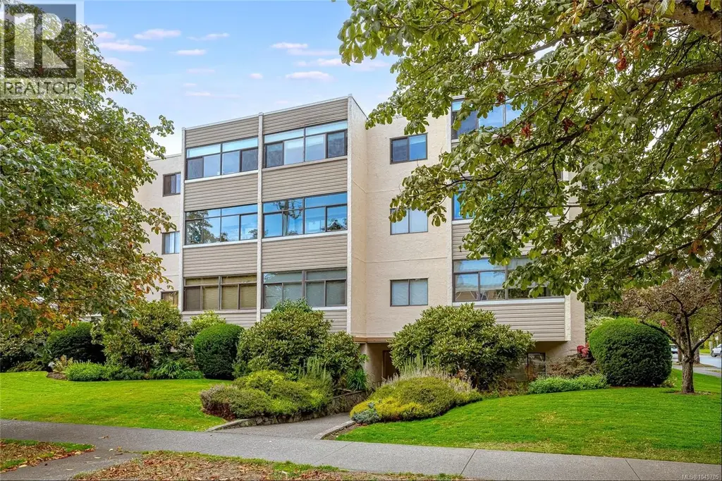 302 924 Cook St, Victoria