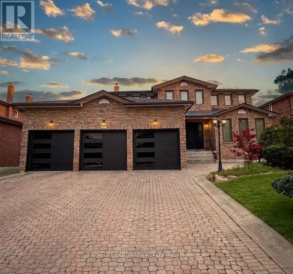 Upper 11 Ravenhill Crescent, Markham (Milliken Mills East)