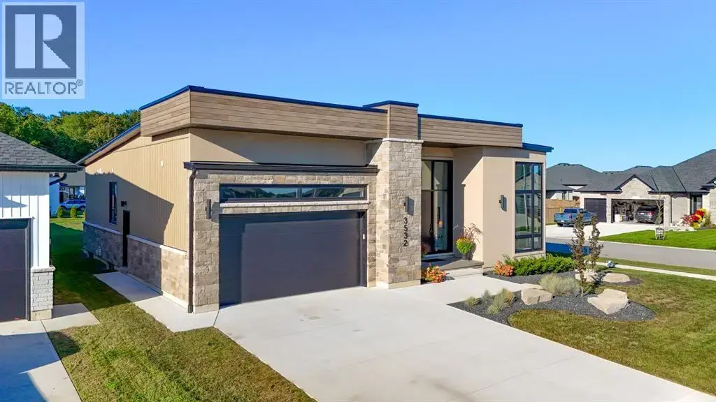 3532 Rowdy Road, Plympton-Wyoming
