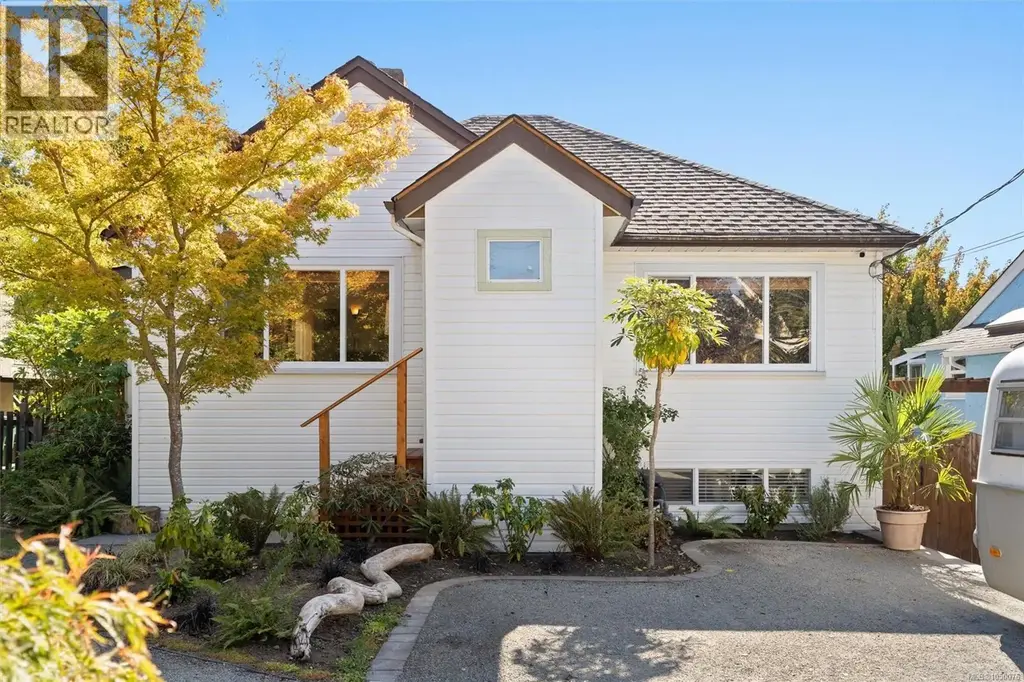 3015 Earl Grey St, Saanich