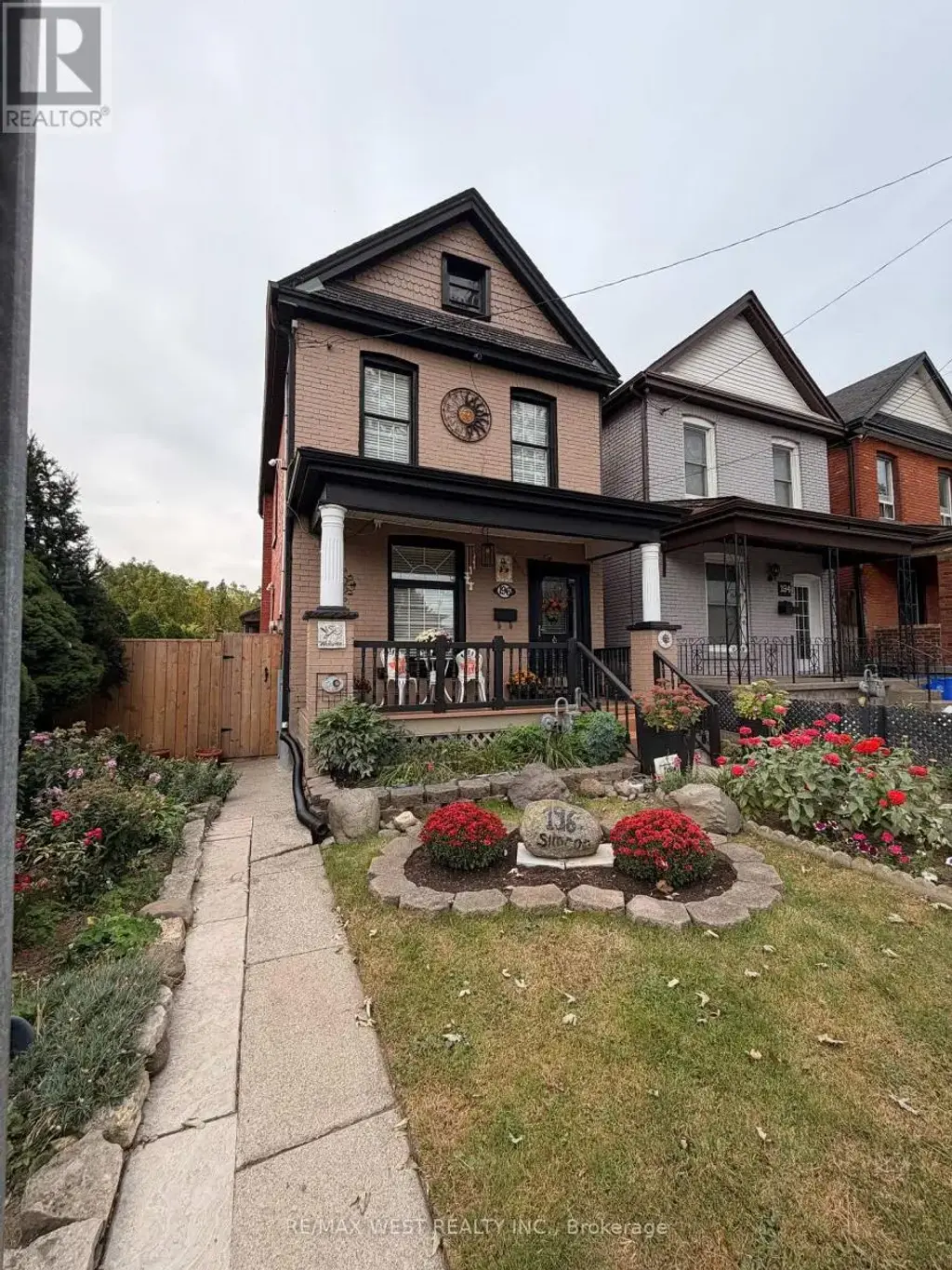 196 Simcoe Street E, Hamilton (North End)