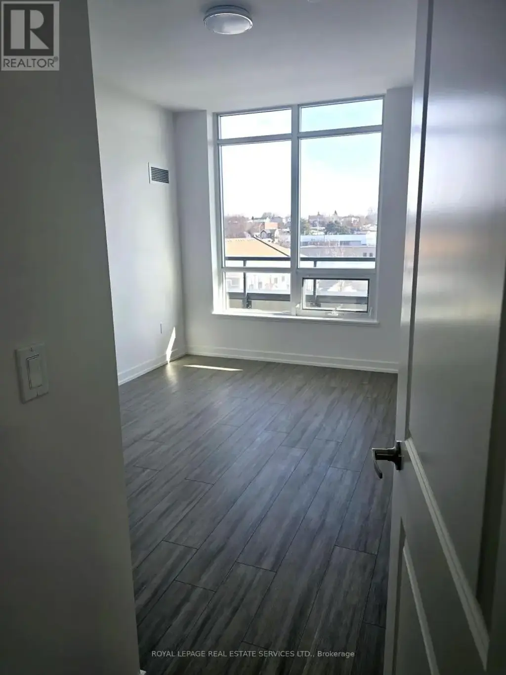 Ph05 - 1010 Dundas Street, Whitby (Pringle Creek)