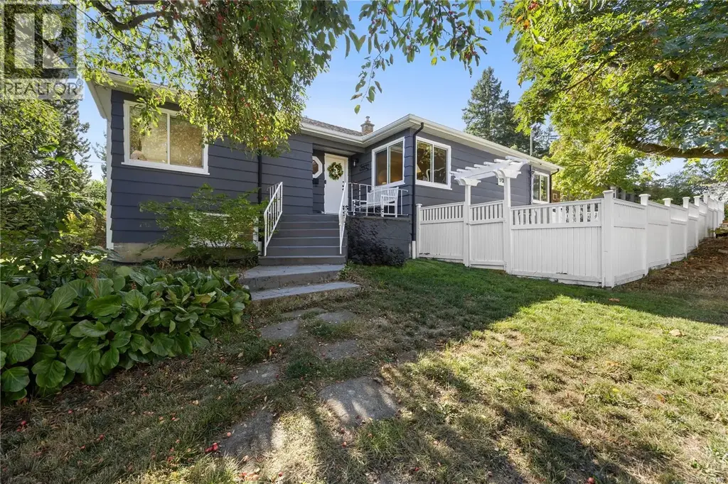 741 Cowper St, Saanich