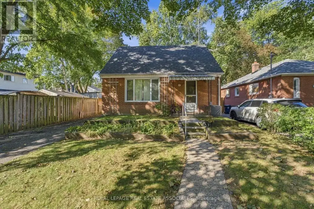68 Gair Drive, Toronto (Alderwood)
