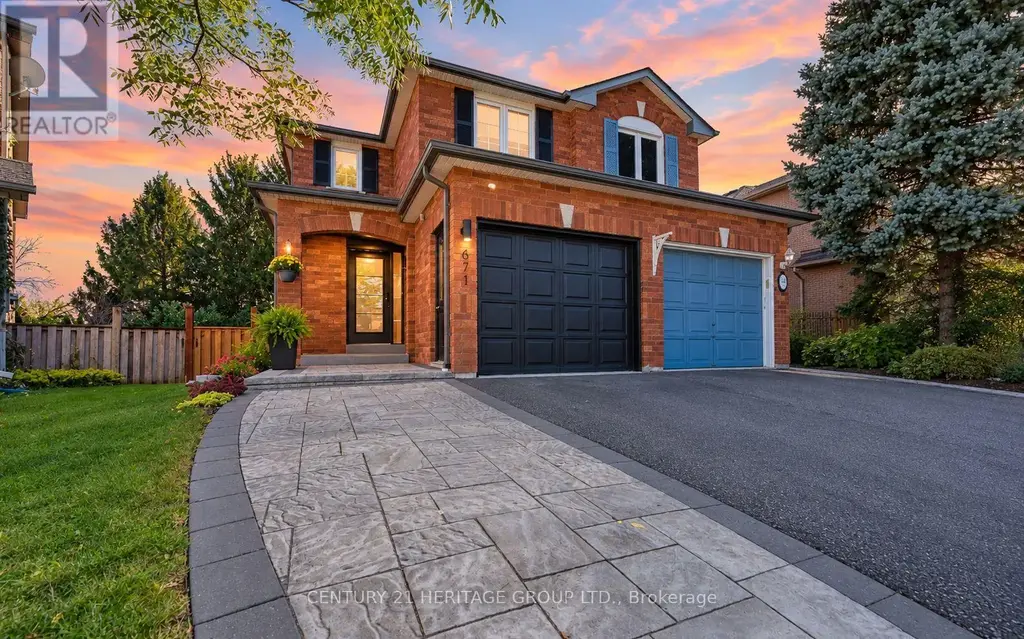 671 Walpole Crescent, Newmarket (Stonehaven-Wyndham)