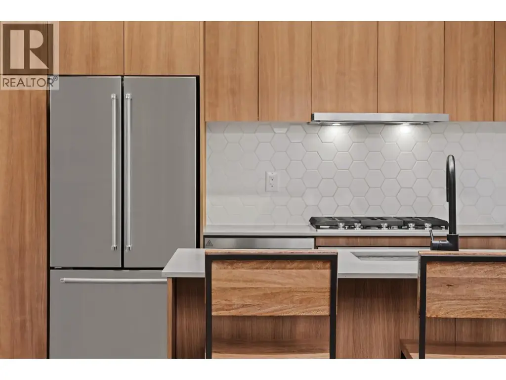 29 533 E 3rd Street, North Vancouver