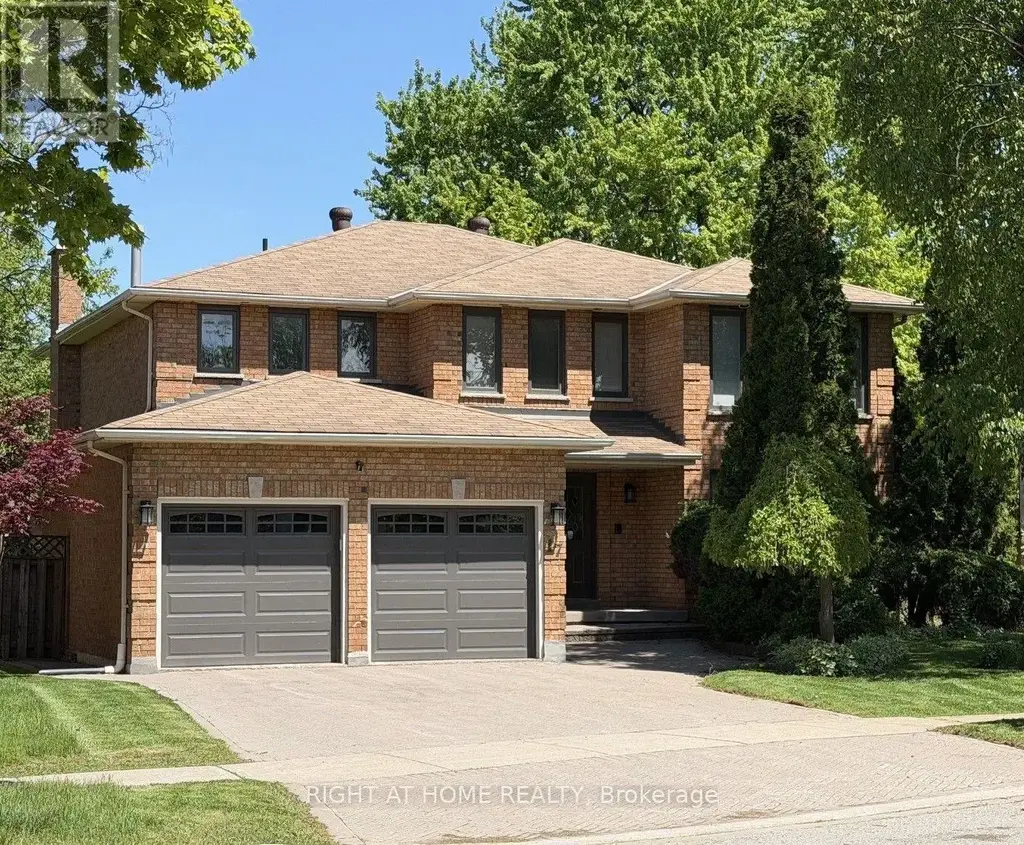 17 Piccadilly Road, Richmond Hill (Doncrest)