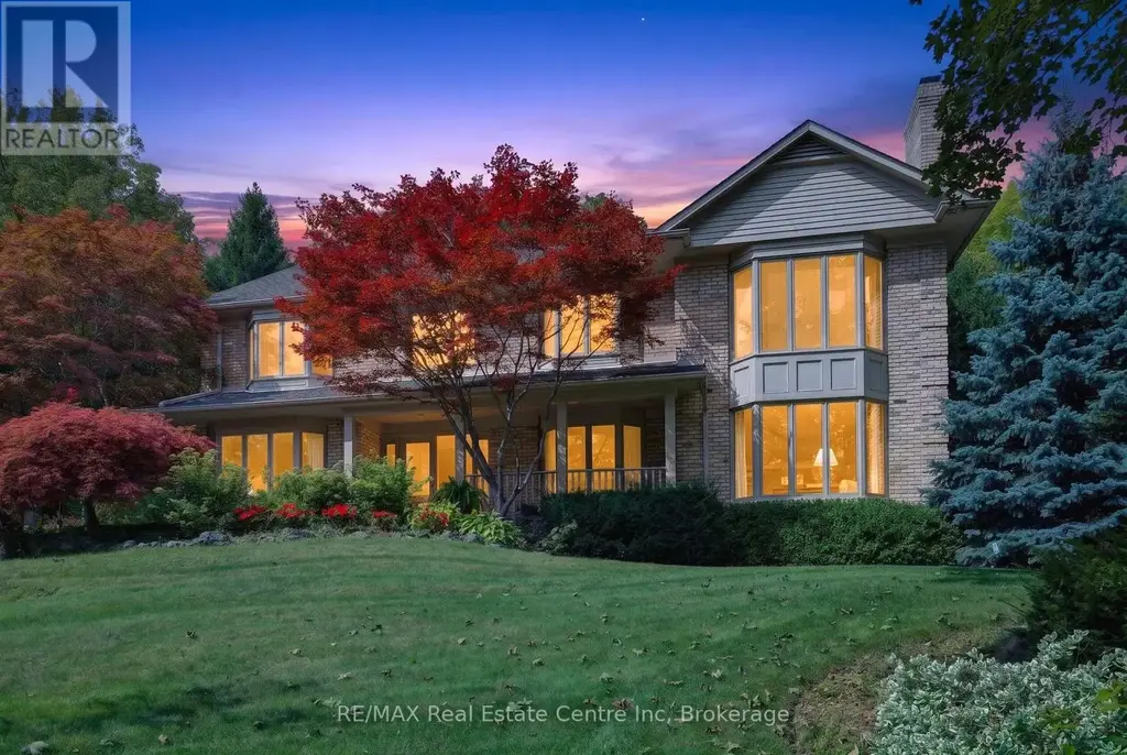 179 Oaklands Park Court, Burlington (Bayview)