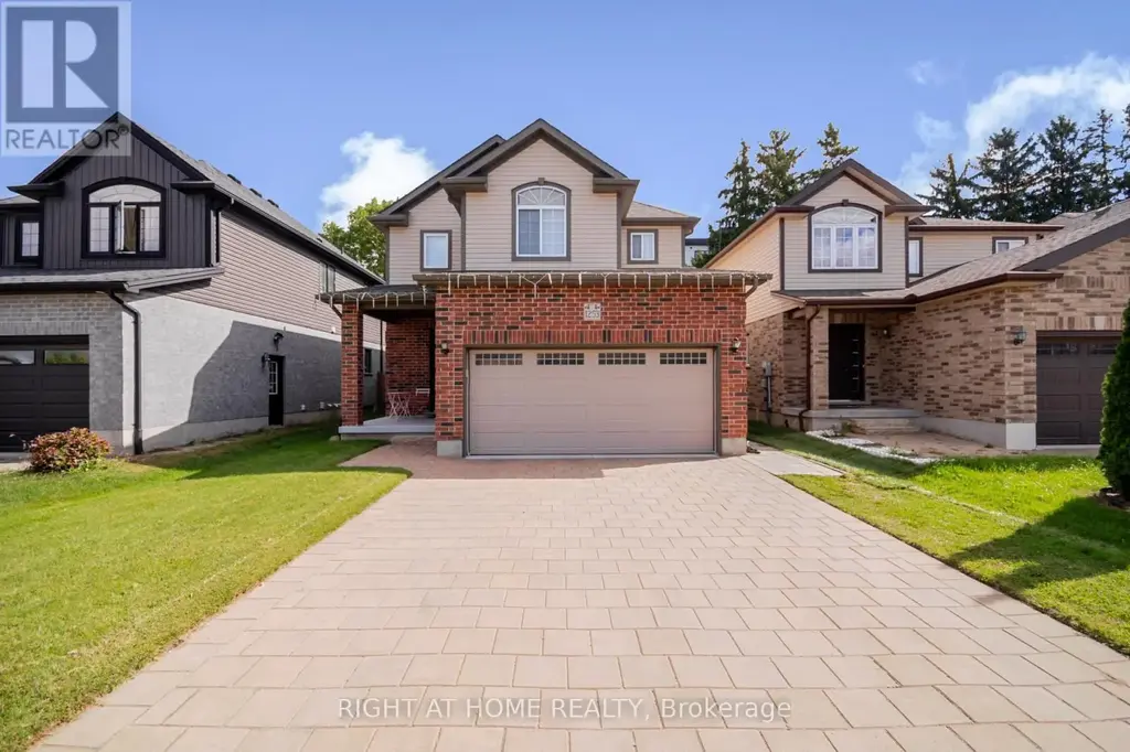 1253 Howlett Circle, London North (North C)
