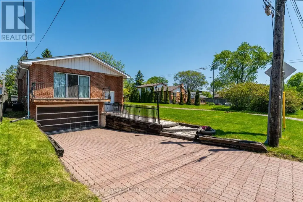 1069 Alexandra Avenue, Mississauga (Lakeview)
