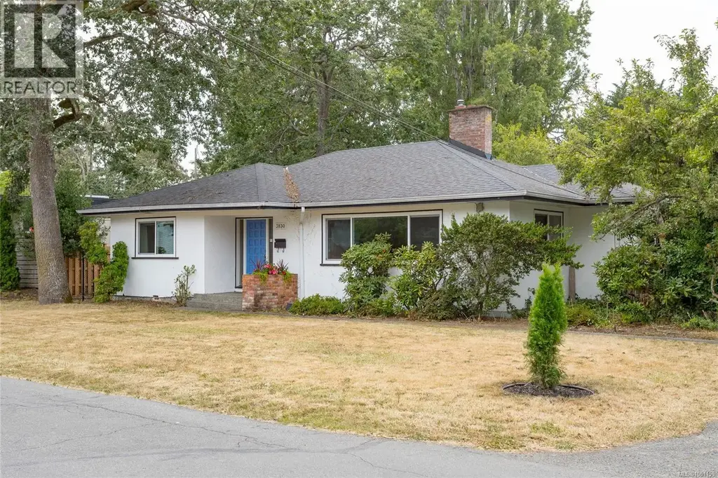 3830 Palo Alto St, Saanich