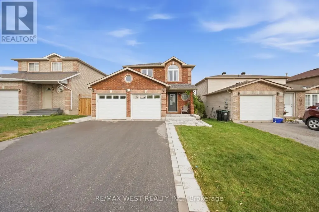 11 Ambler Bay, Barrie (Georgian Drive)