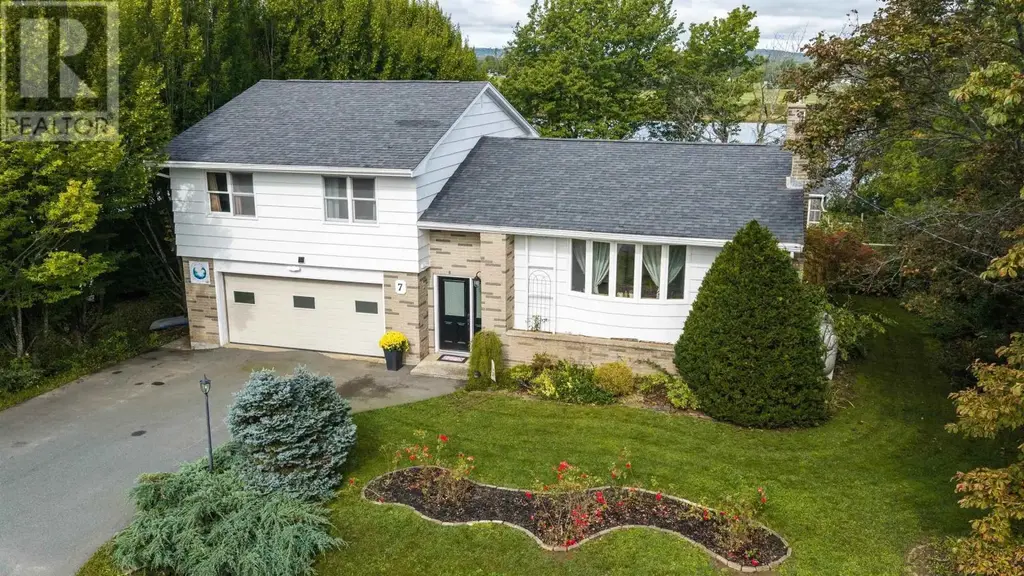 7 Lakeview Drive, Windsor