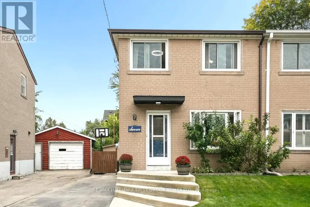 7 Ellendale Drive, Toronto (Dorset Park)
