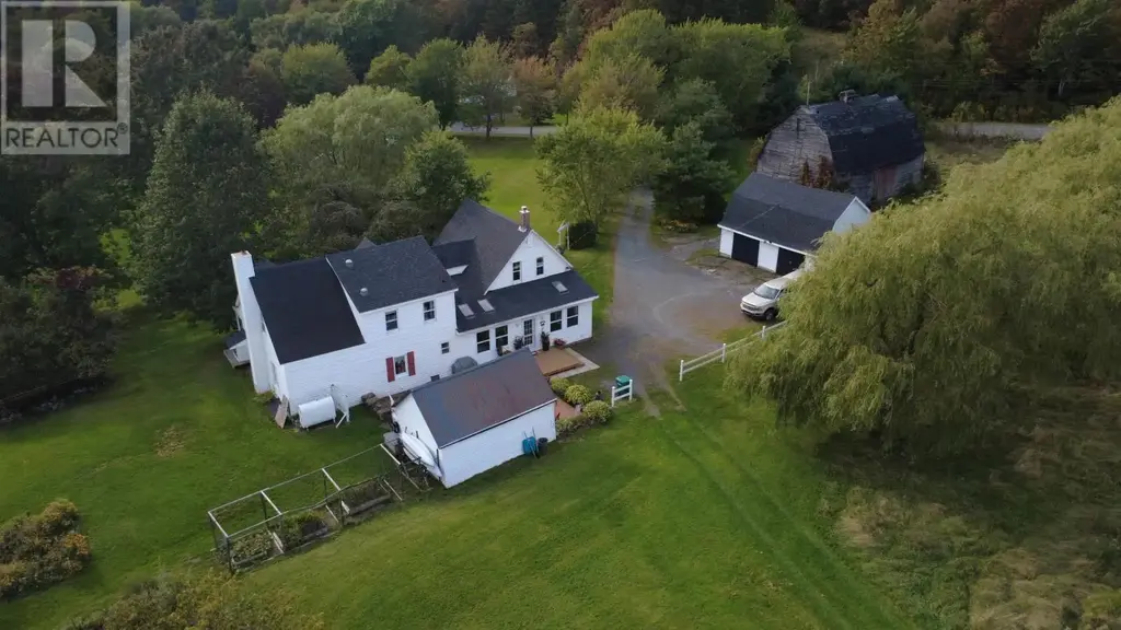 28 Woodburn Road, Pine Tree