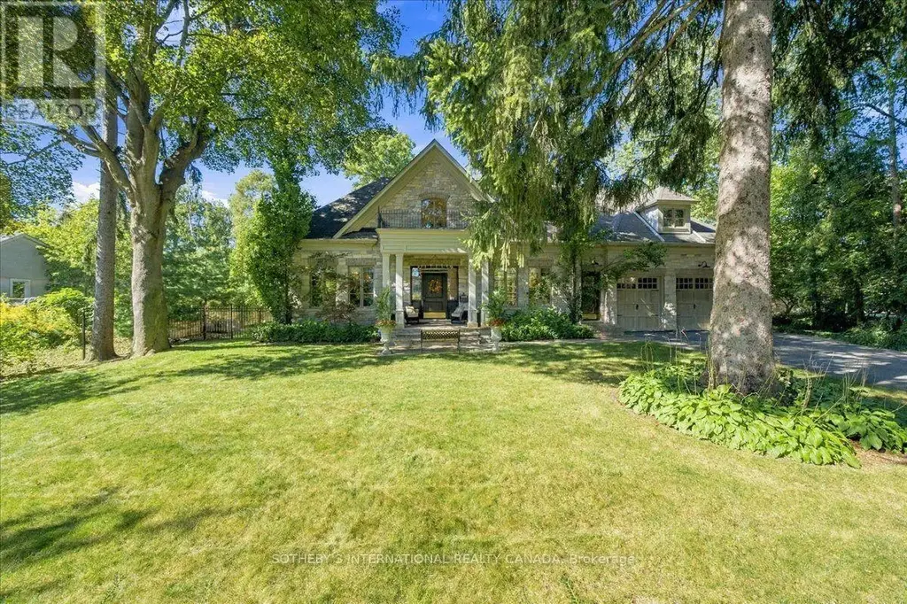 167 Pinewood Trail, Mississauga (Mineola)