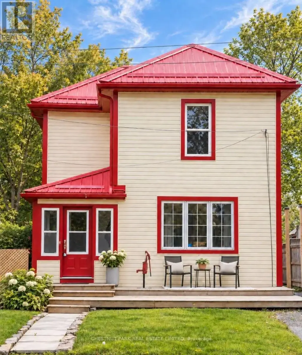 16 Stanley Street, Prince Edward County (Bloomfield Ward)