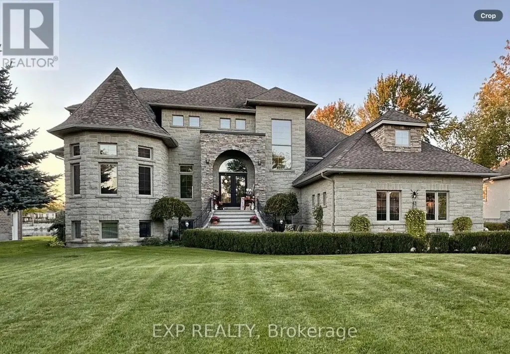 6715 Suncrest Drive, Ottawa