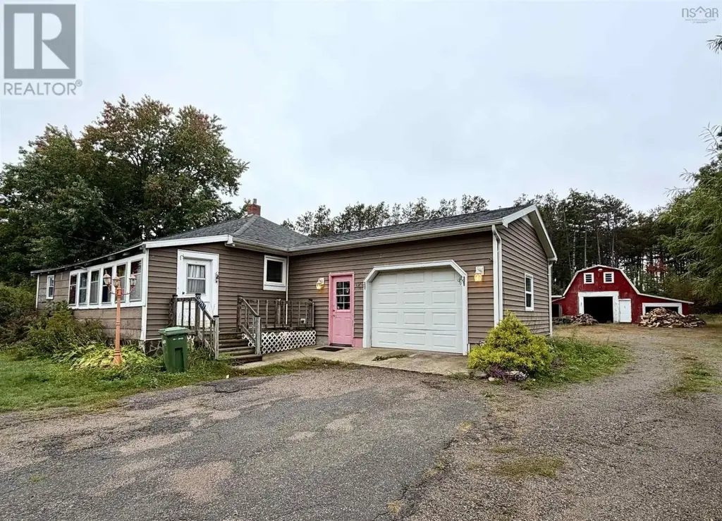 14967 Highway 1, Wilmot
