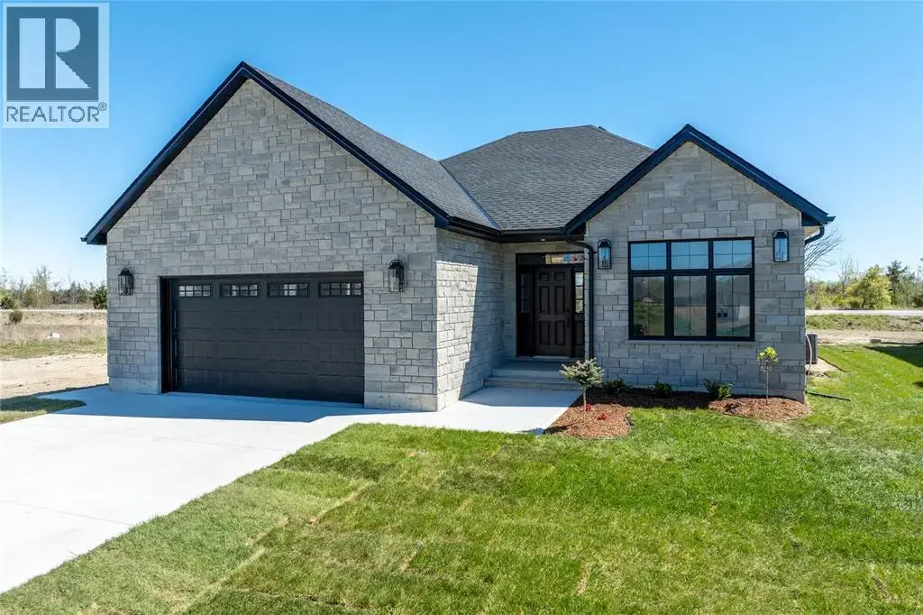 3503 Paul Crescent, Plympton-Wyoming