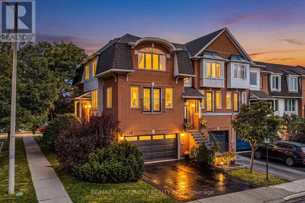 2239 Prescott Place, Burlington (Orchard)