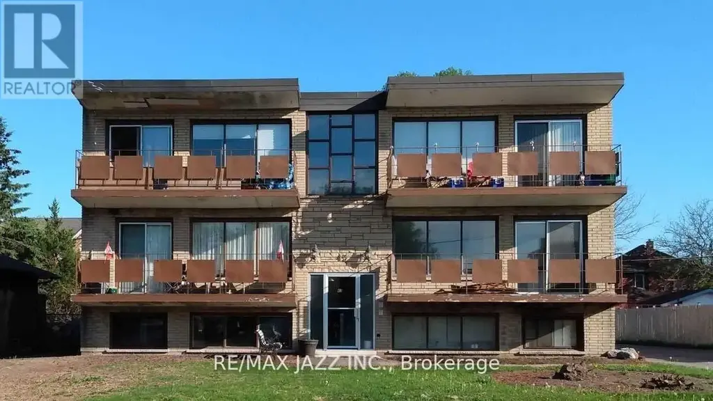 2 - 43 Wayne Avenue, Oshawa (Centennial)