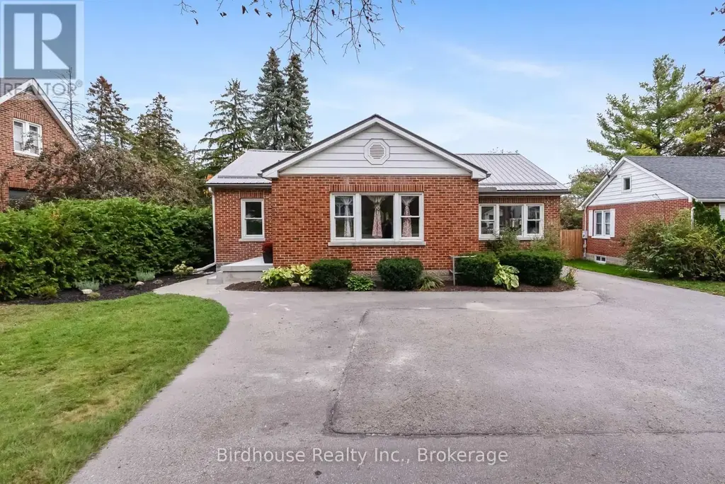 14 Angeline Street S, Kawartha Lakes (Lindsay)