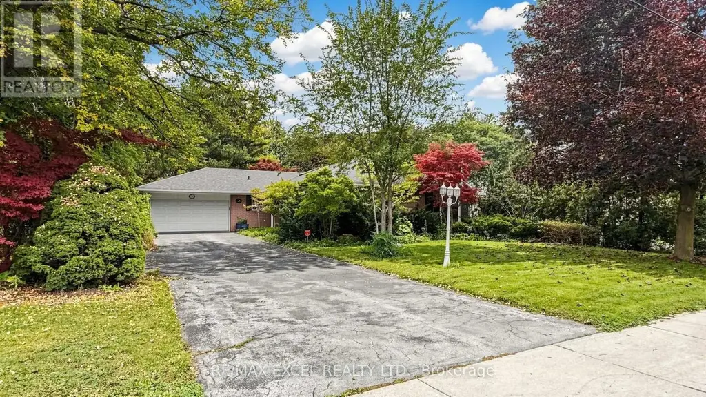 131 Burbank Drive, Toronto (Bayview Village)
