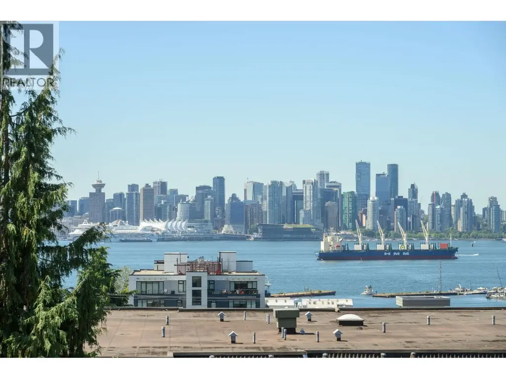 305 310 W 3rd Street, North Vancouver