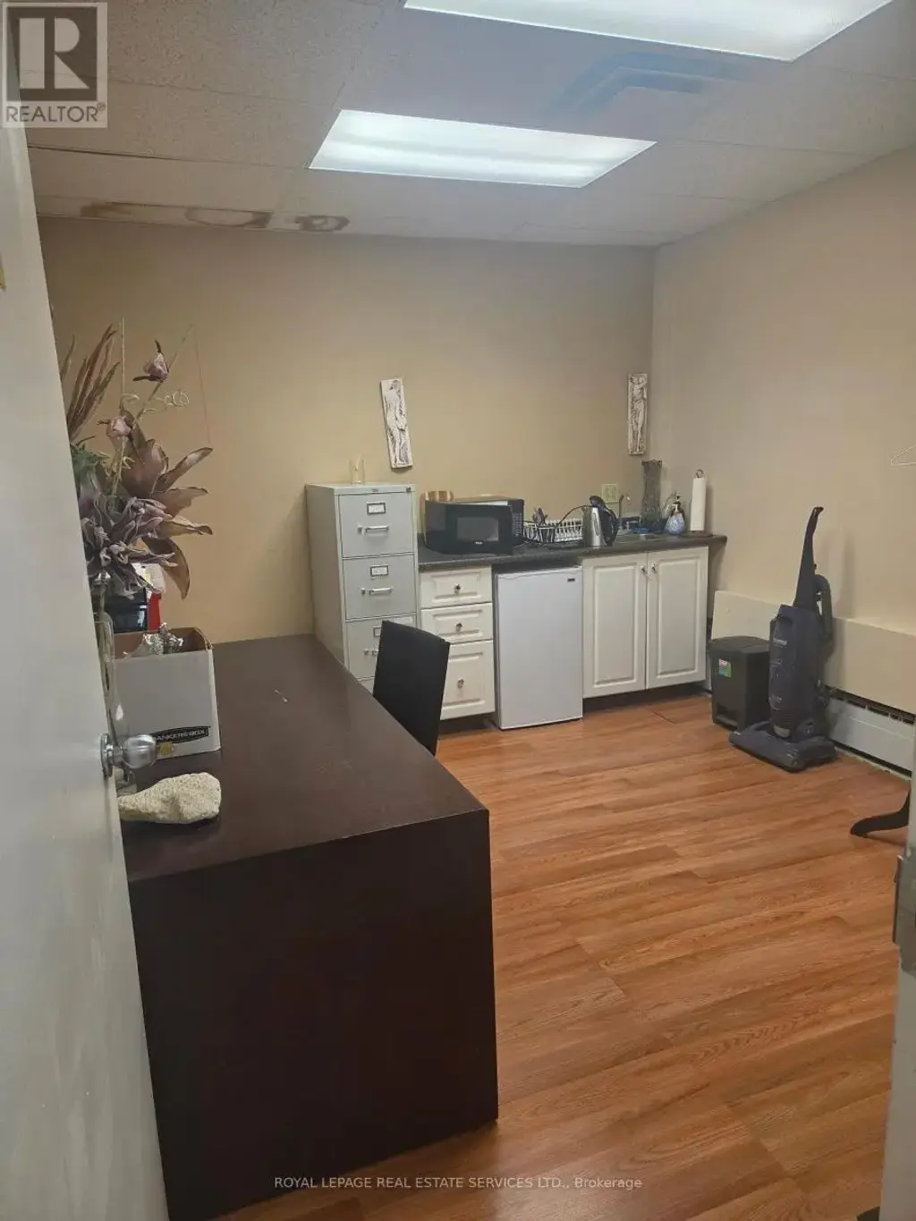 205 - 10211 Yonge Street, Richmond Hill (Crosby)