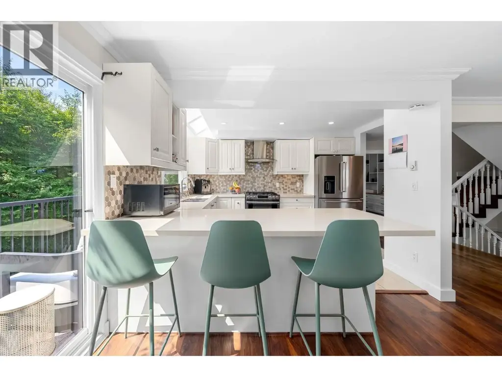 4 230 W 16th Street, North Vancouver