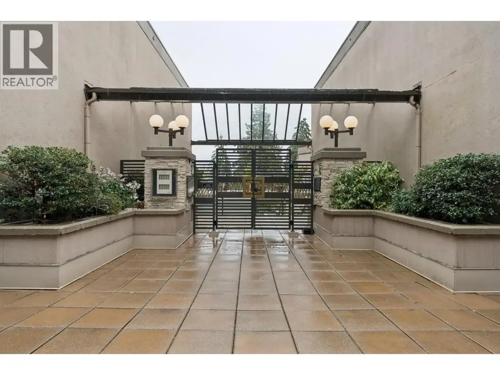 602 1500 Ostler Court, North Vancouver