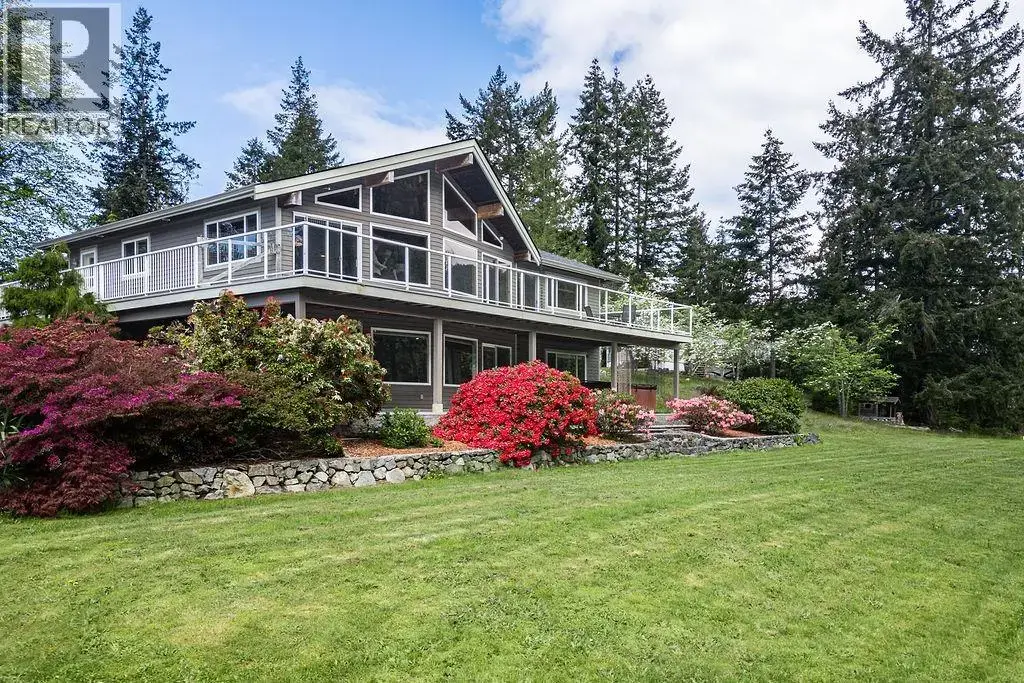 12800 Mainsail Road, Madeira Park