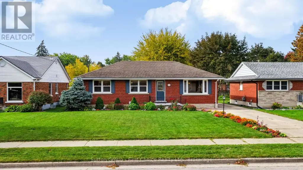 151 Woods Street, Stratford