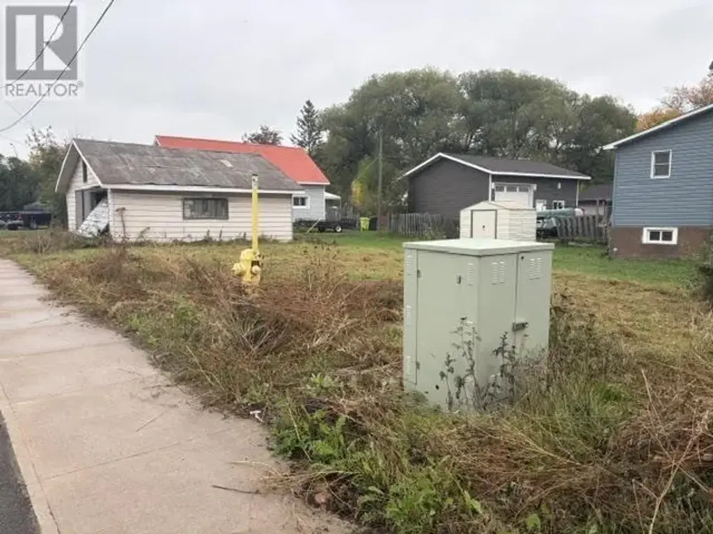 378 Bloor St W, Sault Ste. Marie