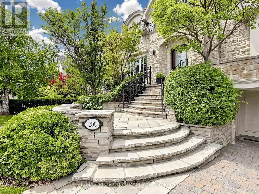 208 Carmichael Avenue, Toronto (Bedford Park-Nortown)