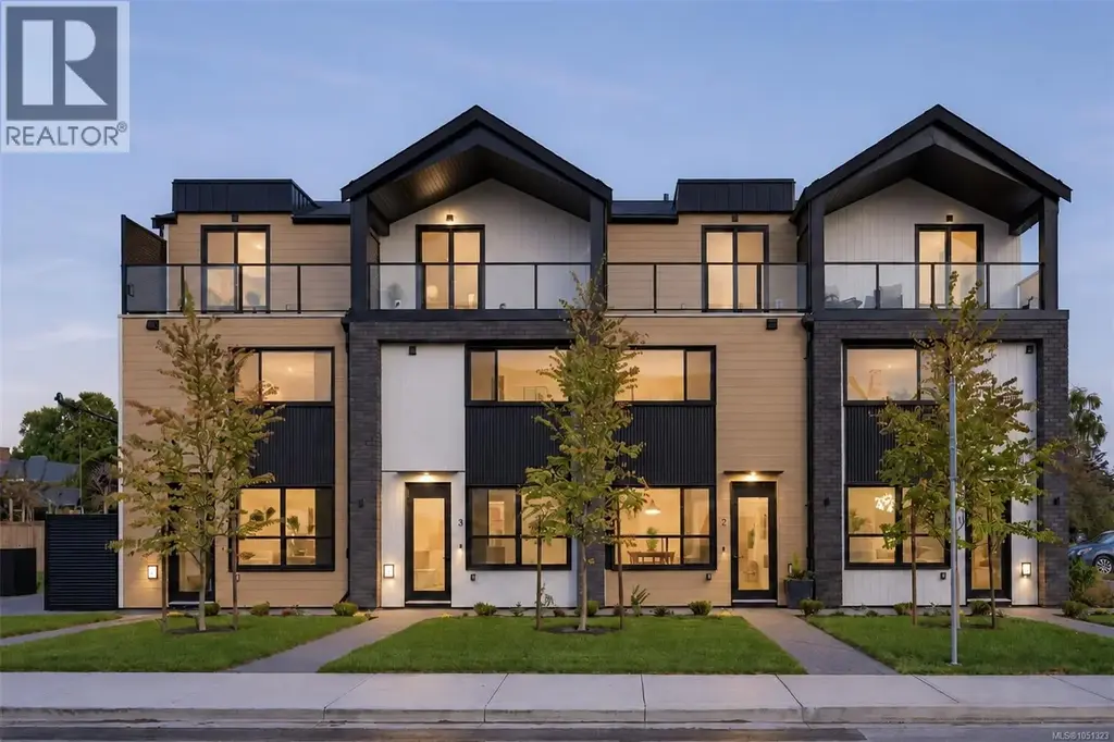 4 2100 Allenby St, Oak Bay