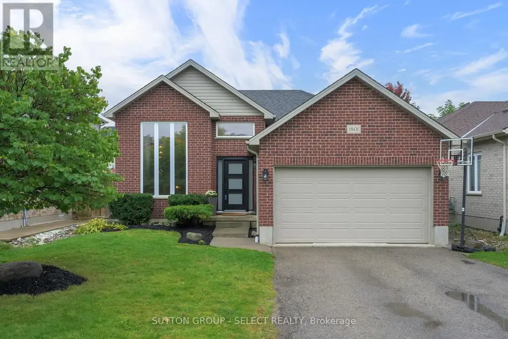 1801 Seymour Crescent, London North (North E)