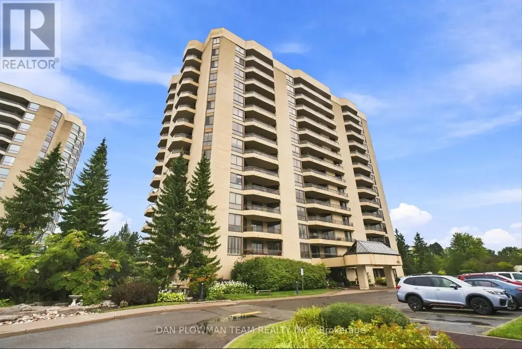 1003 - 900 Wilson Road N, Oshawa (Centennial)