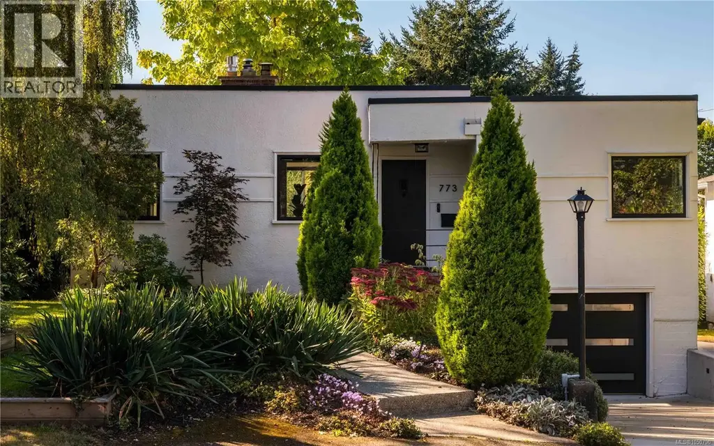 773 Middleton St, Saanich