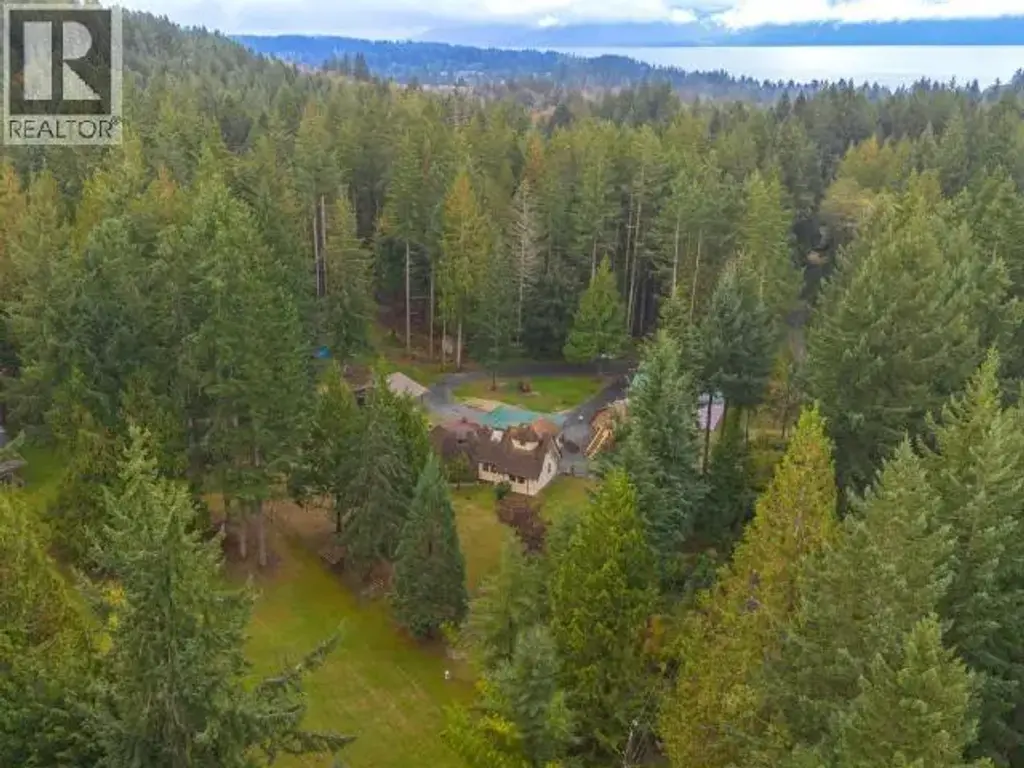 8089 Daisy Road, Powell River