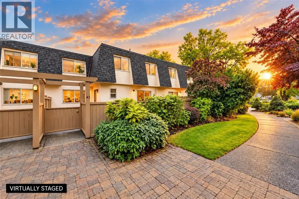 43 4061 Larchwood Dr, Saanich