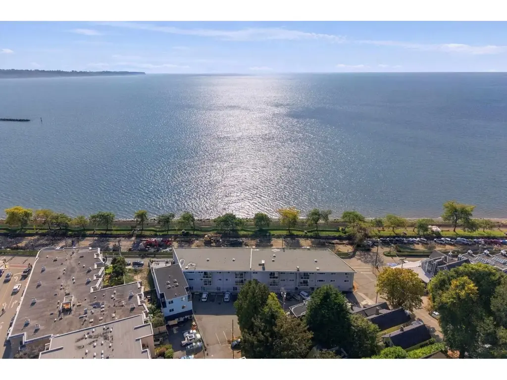 106 14881 Marine Drive, White Rock